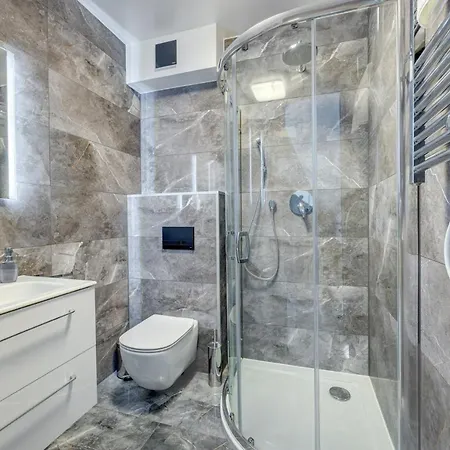 111 Apartament *