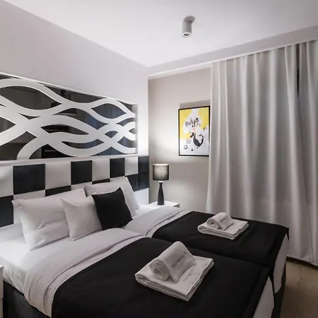 111 Apartament *
