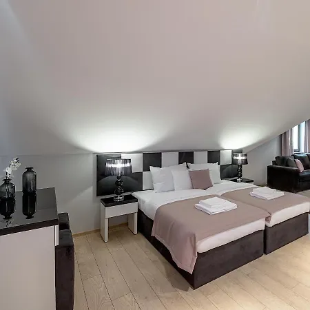 111 Apartament *
